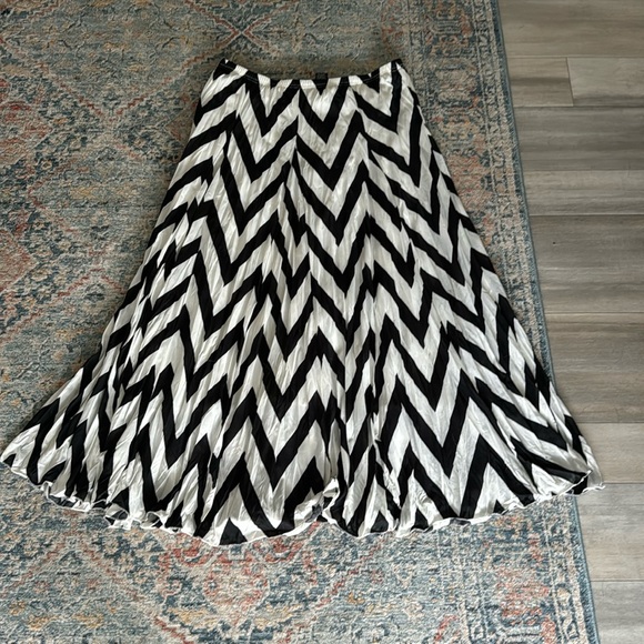 zac & rachel black and white chevron maxi skirt - Picture 1 of 3